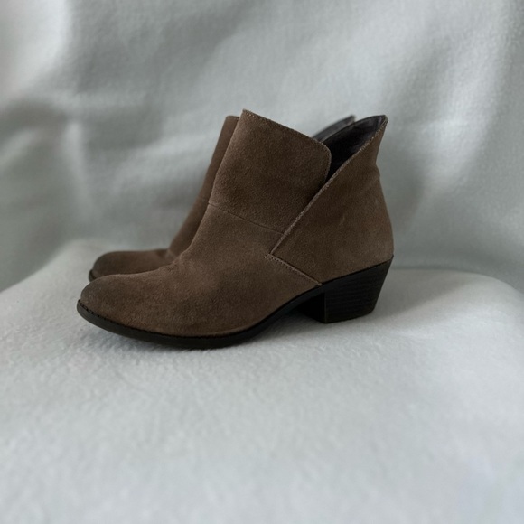 Metoo Size 7 Tan Suede Ankle Booties - Picture 2 of 11